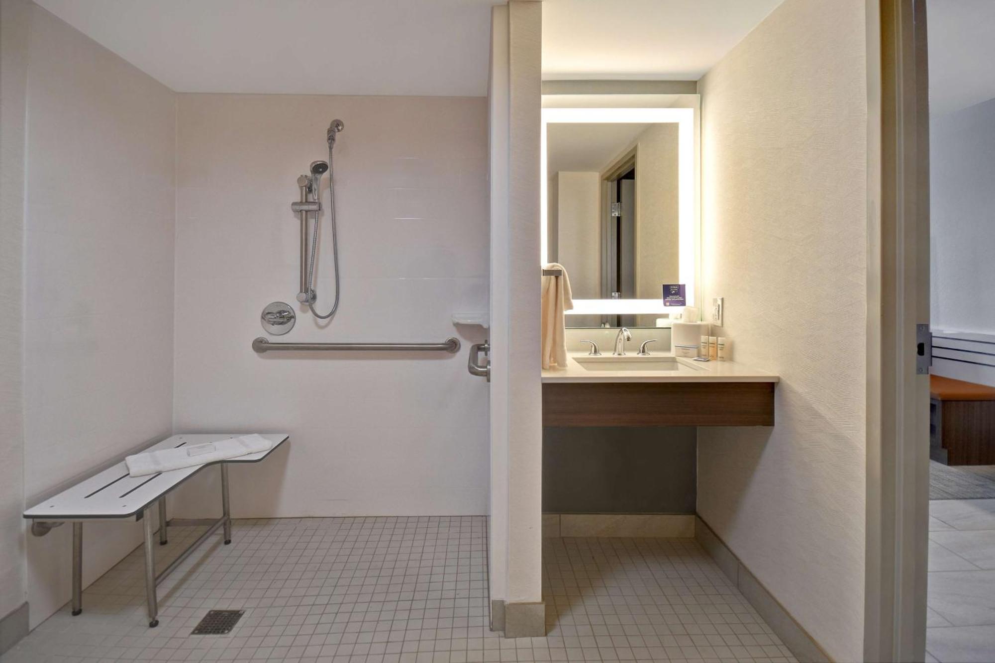 Hilton Garden Inn Detroit Metro Airport Romulus Exterior foto